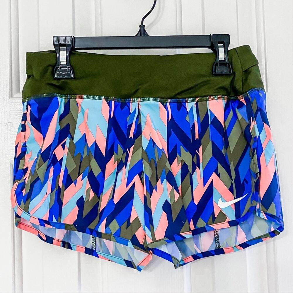 NIKE • Dri-Fit Army Green Geometric Shorts